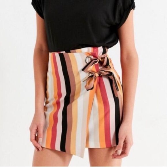 Urban Outfitters Lumiere Denim Tea Leaf Mini Skirt Size Large NWT - Picture 3 of 9